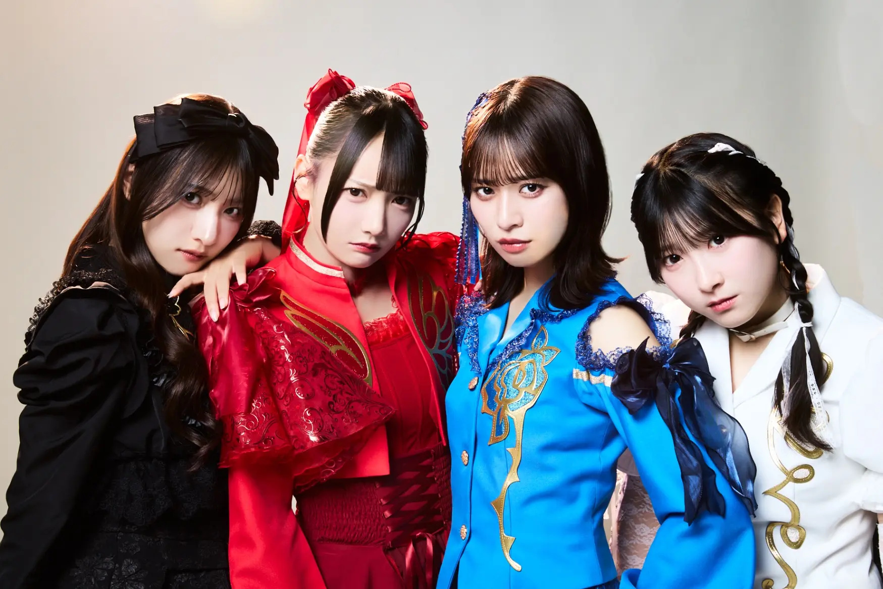 「きゅん爆♡FOUR PRINCESS」に転生する伝説のスケバン「恋爆四姫」を演じる（左から）蟹沢萌子さん、鈴木瞳美さん、冨田菜々風さん、櫻井ももさん　＝日本テレビ提供