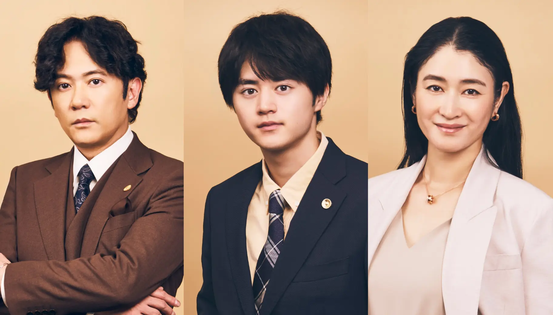 （左から）稲垣吾郎さん、鈴鹿央士さん、小雪さん　（C)「リーガルビート –逆転の法廷–」