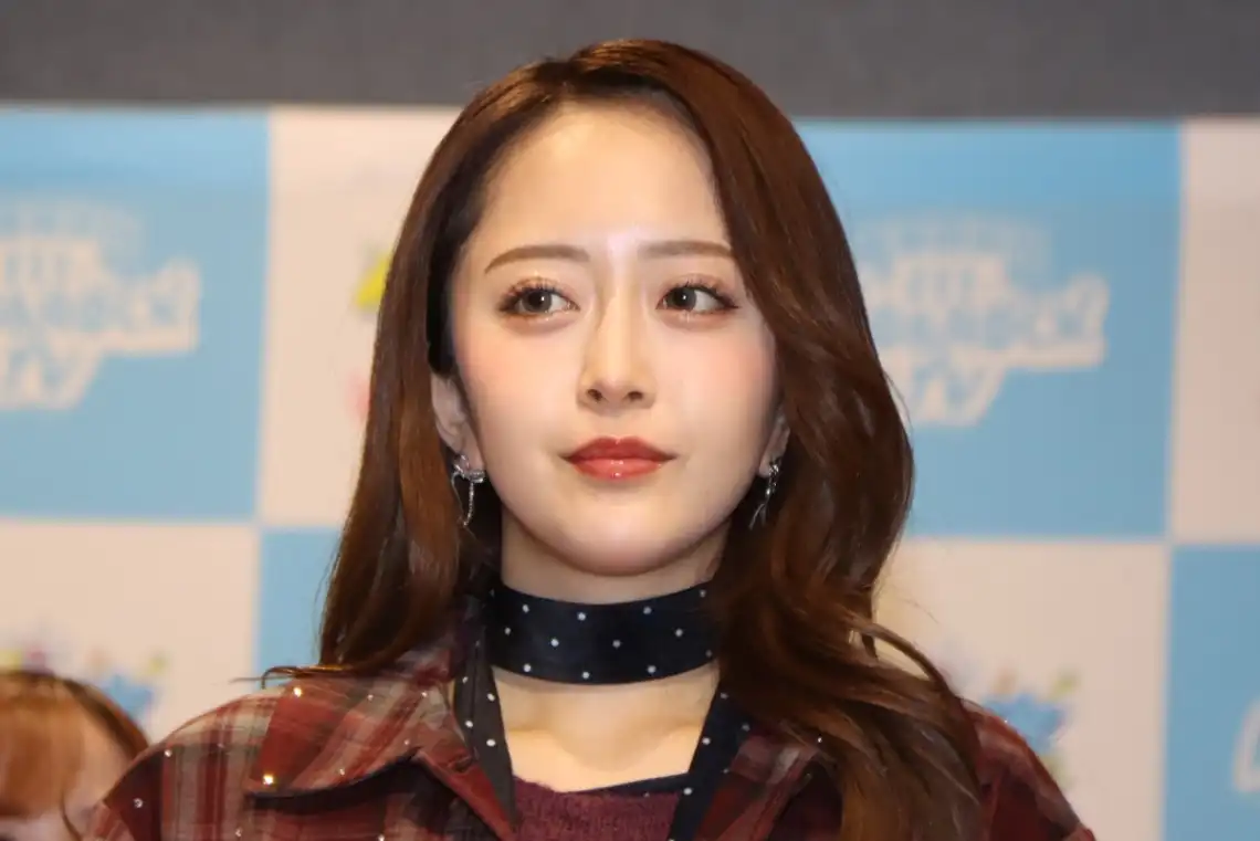 Miricham:"Is that okay?" he said to reporters at a press conference, and the audience erupted in excitement at his "service-oriented" attitude.