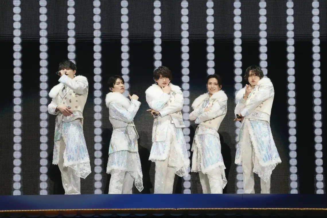 Junior:A total of 77 people gave a full-power performance, performing popular songs by Arashi, Snow Man, and SixTONES, as well as original songs. Ryusei Fukada said, "I have no intention of letting my dreams end as dreams."
