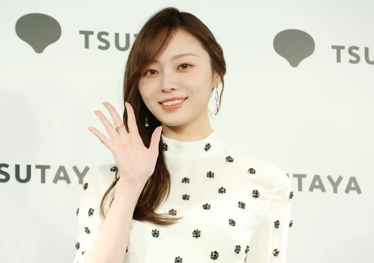 Nogizaka46 Captain Minami Umezawa gets hit on in Italy "Not only by men but also by women..."