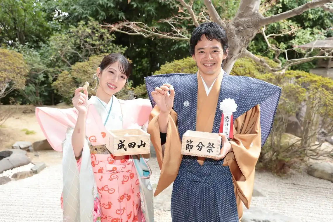Minami Hamabe:Setsubun at Naritasan Fudoson in Osaka: "Nene-sama, do your best!" cheers echo as people make memories with Sosuke Ikematsu, who plays Hideyoshi, at a place connected to the event.
