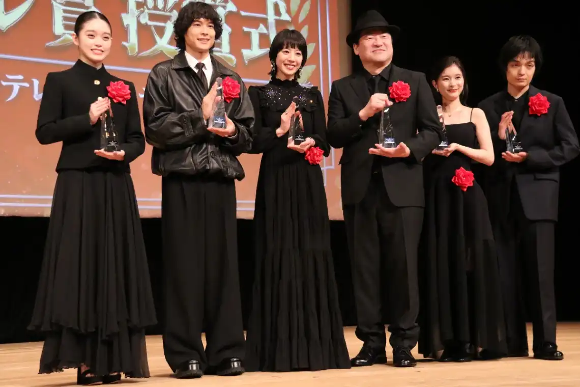 Elan d'or Award:Matsumura Hokuto, Yoshine Kyoko, Kaho, Takaishi Akari and others received awards. Producer's Award goes to "National Treasure" and "Jaa Tsuku"