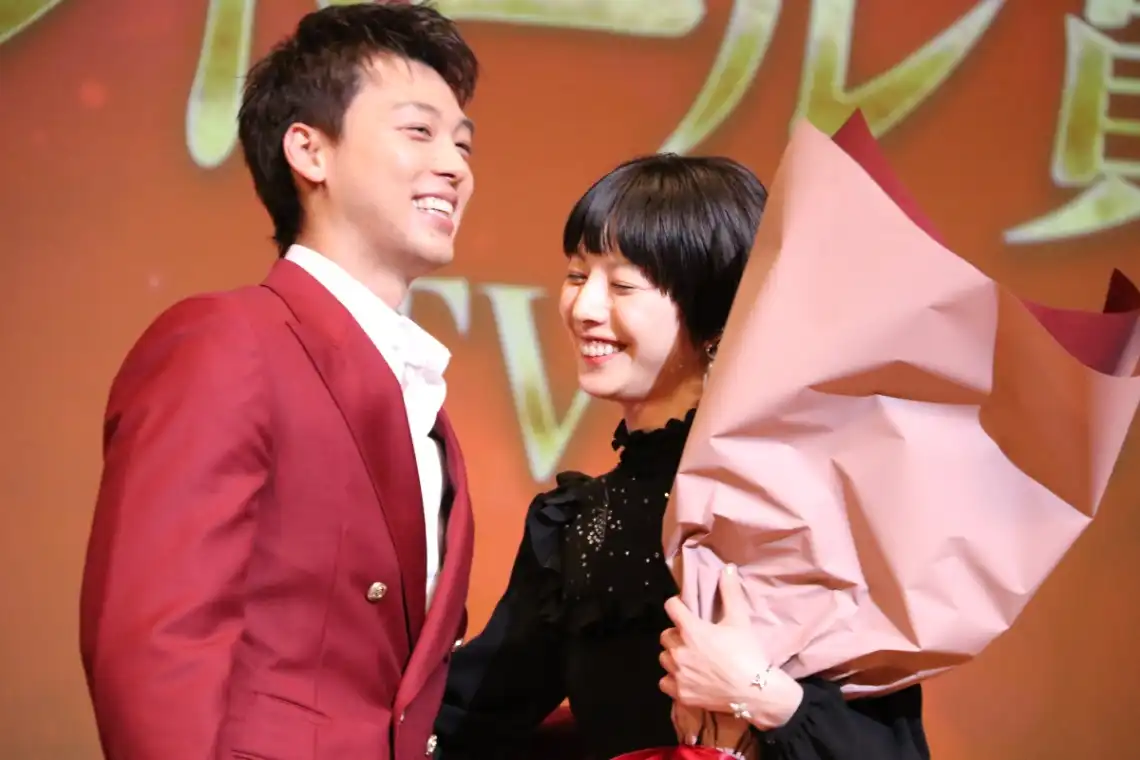 Ryoma Takeuchi:When I was in junior high school, I had Kaho as my mobile phone wallpaper. I was so happy to be able to co-star with my idol.