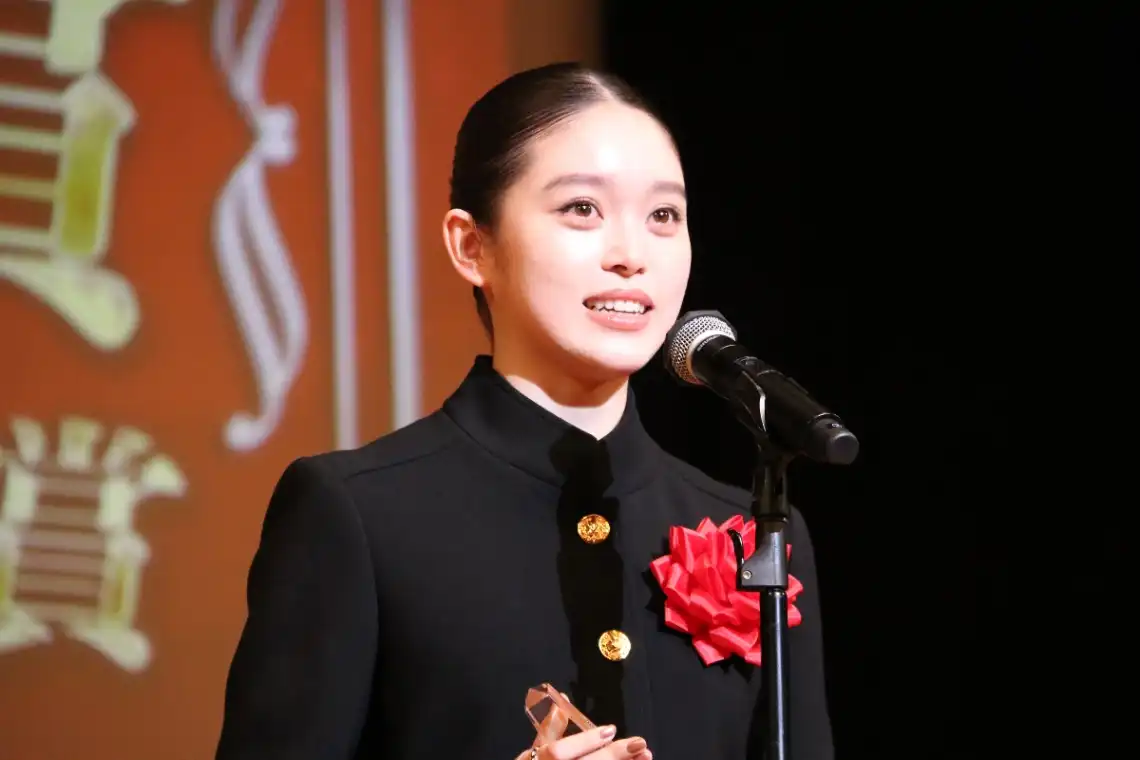 Akari Takaishi:Tears after receiving the Elan d'or Award: "It was a year I can proudly say was fun" Talking about a fulfilling 2025