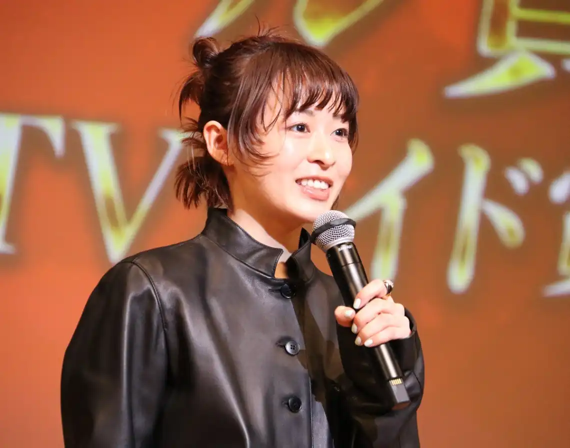 Nana Mori:Celebrating "Hiro-nii" Okayama Amane's "Elan d'or Award" win with a sophisticated black outfit