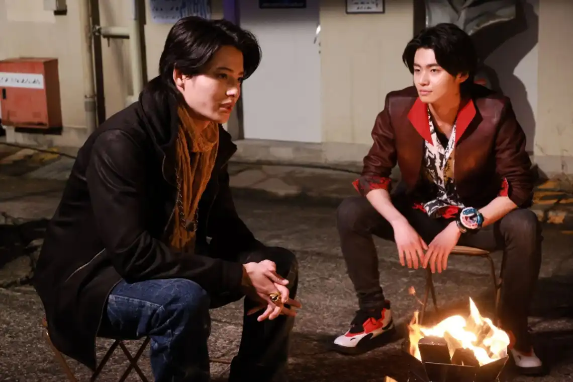 New scene cuts released for "Number One Sentai Gojuger VS Bunbunger": Hou and Daiya talking, Bouken Red appears on the mountain path!