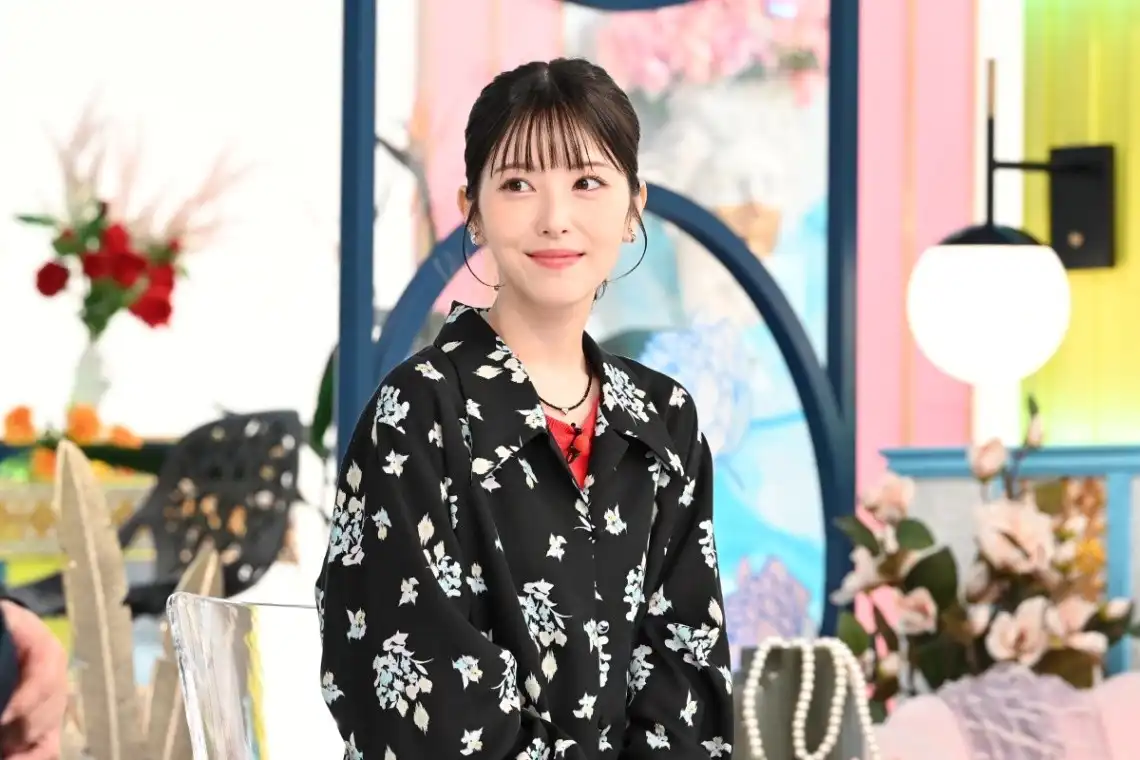 2月6日放送のトークバラエティー番組「A-Studio＋」に出演する浜辺美波さん＝TBS提供