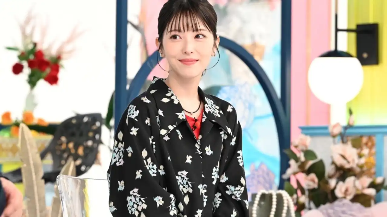 Ato Fujihara ミクストメディア「月下に咲く」浜辺美波さん似？ 浜辺美波：「大衆居酒屋にも気兼ねなく行く」 親友がプライベートを