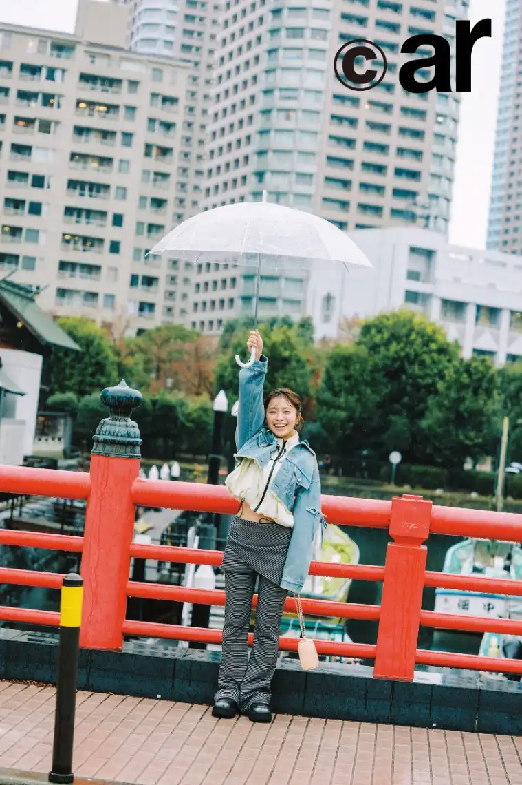 大原優乃：ショートアウターで月島へおでかけ！　引き締まった腹筋ちらり、ドキドキなコーディネート